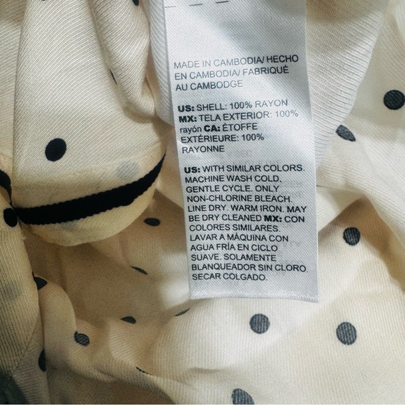 Chico's Foulard Light Pink Polka Dot Button Down Shirt Size 8/10 - Picture 7 of 11